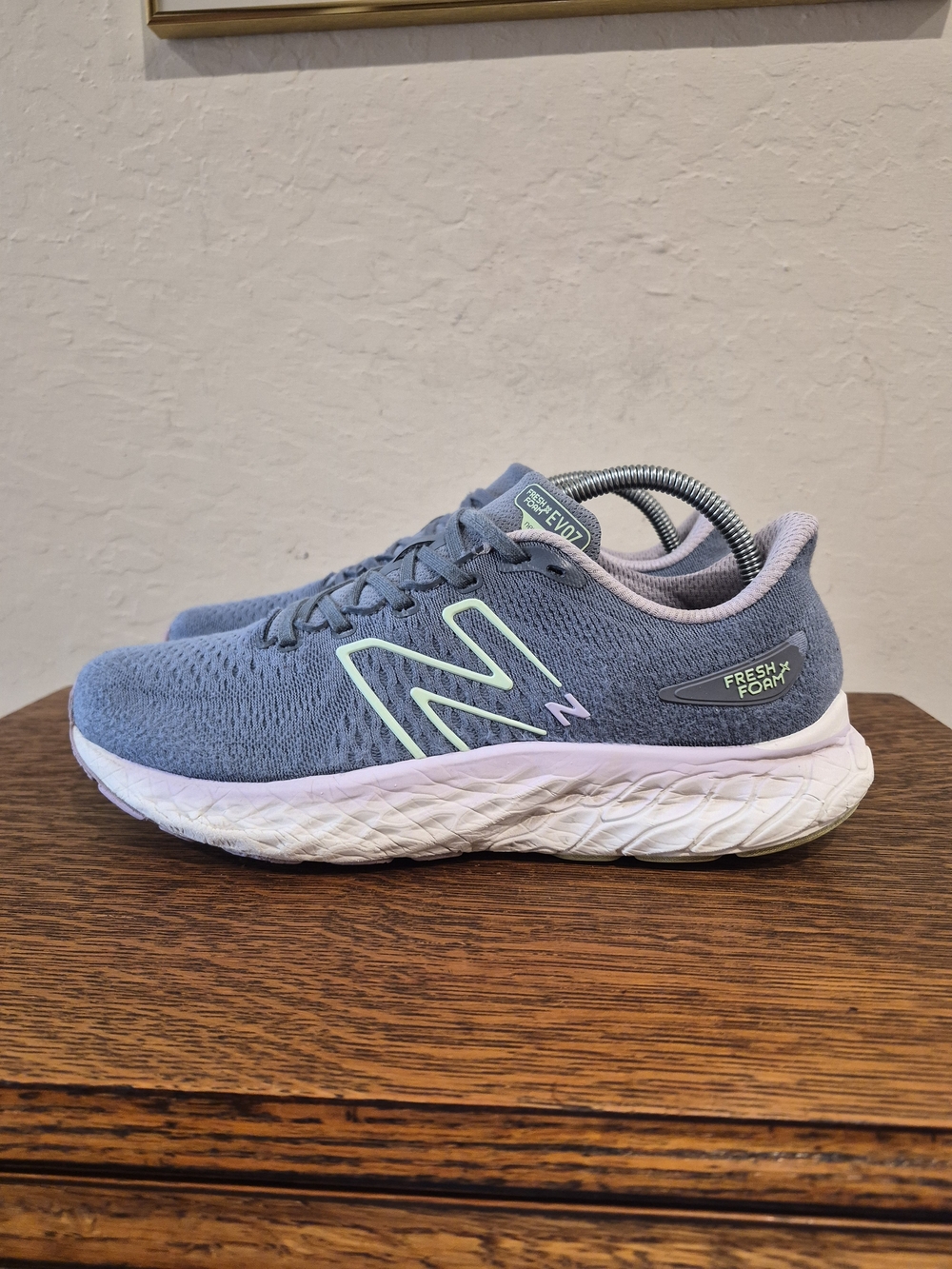 New Balance Fresh Foam X Evoz v3 Unisex Athletic Running Shoes
Men's Size US 8